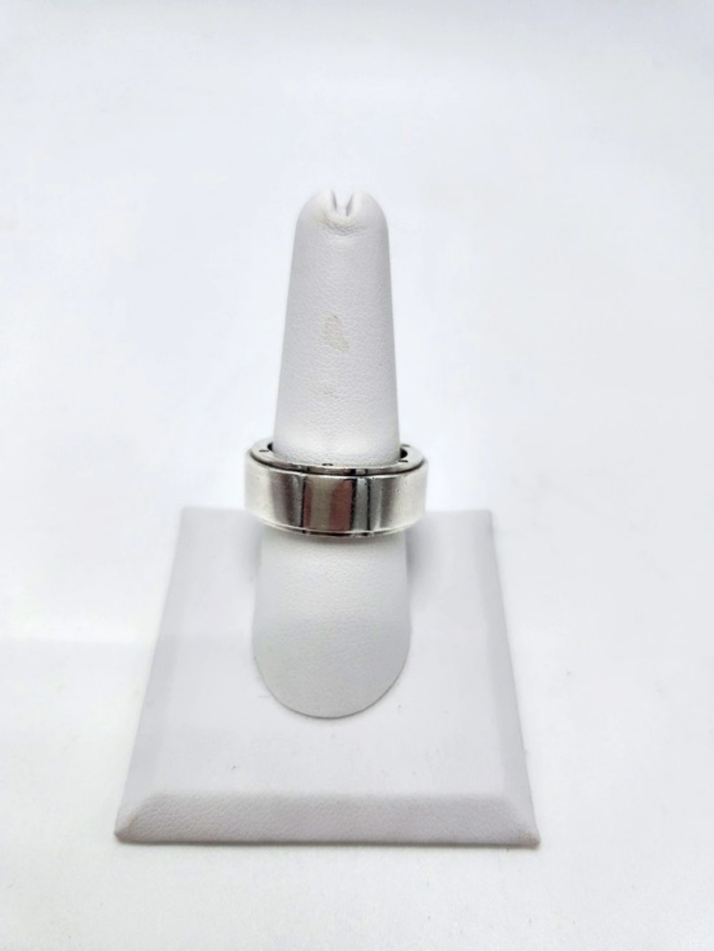 Tiffany & Co. Metropolis Screwhead Band Ring. Silver